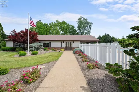 Exterior - 937 Ridgeview Dr, Huron, OH 44839 photo 5 of 8