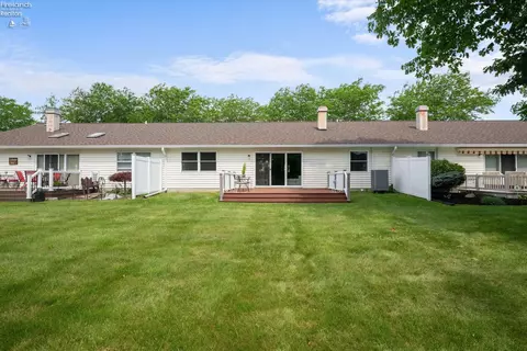 Exterior - 937 Ridgeview Dr, Huron, OH 44839 photo 7 of 8