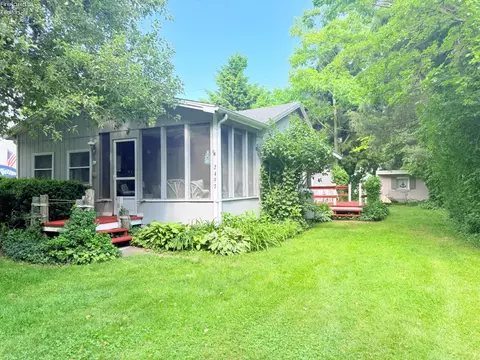 2497 S Oak Knoll Dr, Marblehead, OH 43440
