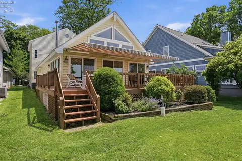 3594 S Memorial Shoreway Dr, Marblehead, OH 43440