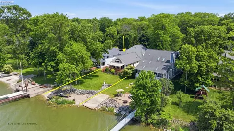 3594 S Memorial Shoreway Dr, Marblehead, OH 43440