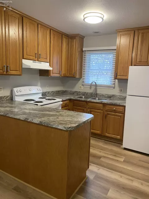 Kitchen - 124 Tiffin Ave, Huron, OH 44839 photo 1 of 2