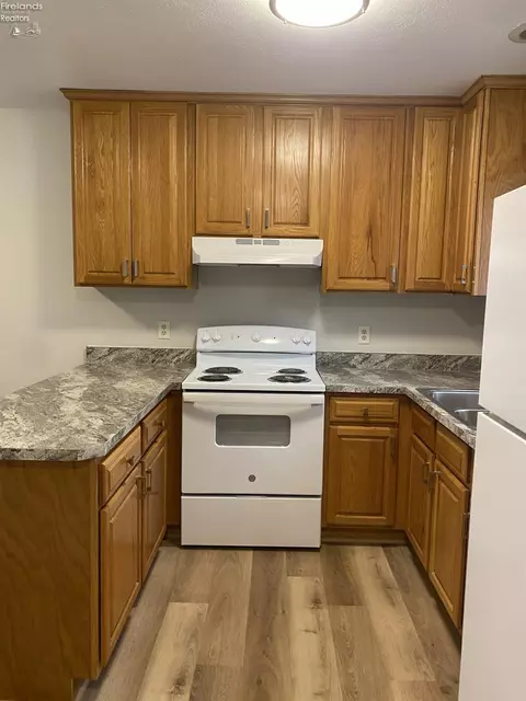 Kitchen - 124 Tiffin Ave, Huron, OH 44839 photo 2 of 2