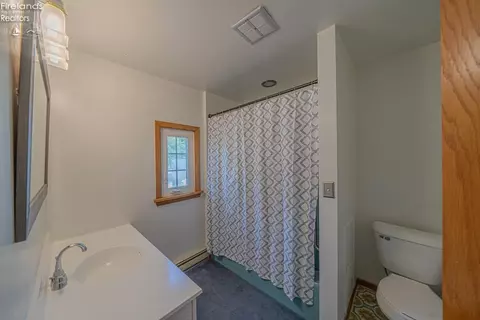 Bath - 601 Fort St, Old Fort, OH 44861 photo 1 of 4