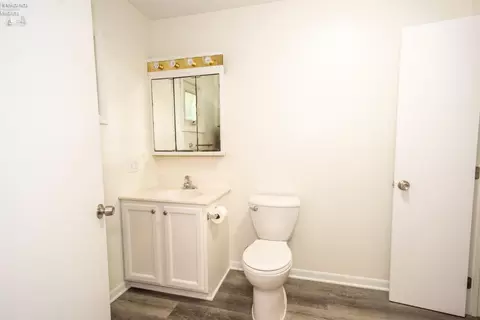 Bath - 103 Roger Ave, Bellevue, OH 44811 photo 1 of 3