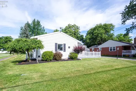 Exterior - 103 Roger Ave, Bellevue, OH 44811 photo 2 of 4