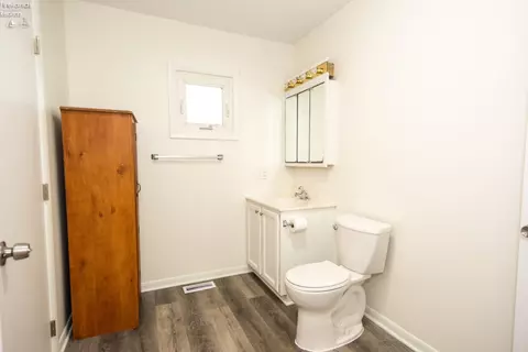 Bath - 103 Roger Ave, Bellevue, OH 44811 photo 2 of 3