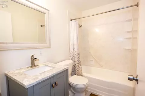 Bath - 103 Roger Ave, Bellevue, OH 44811 photo 3 of 3