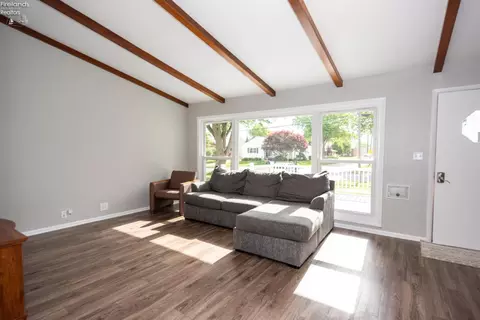 Living - 103 Roger Ave, Bellevue, OH 44811 photo 4 of 7