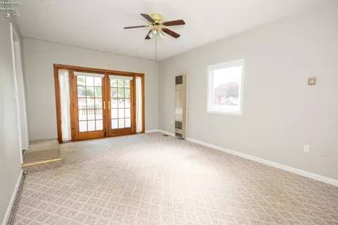 Living - 103 Roger Ave, Bellevue, OH 44811 photo 5 of 7