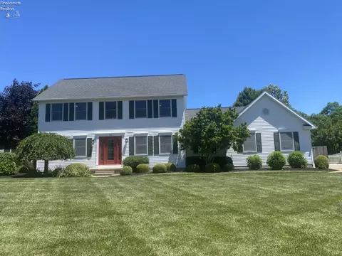 702 Heron Dr, Huron, OH 44839
