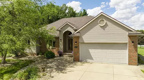 624 Linden Ln, Willard, OH 44890