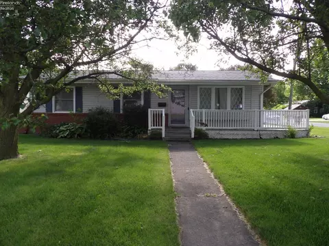 2227 Washington Ave, Findlay, OH 45840