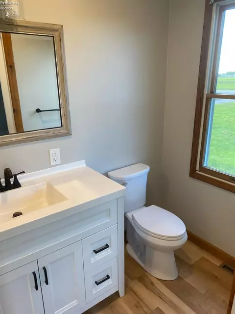 Bath - 5580 E Port Clinton Eastern Rd, Marblehead, OH 43440 photo 5 of 5