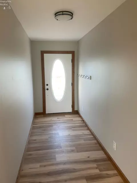 Entry Way - 5580 E Port Clinton Eastern Rd, Marblehead, OH 43440 photo 1 of 1