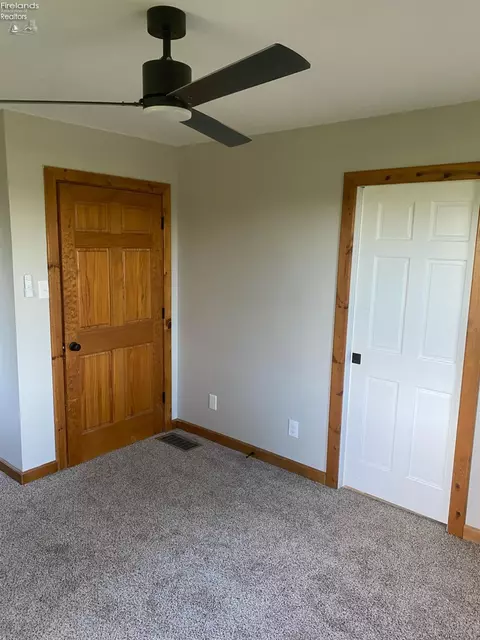 Bedroom - 5580 E Port Clinton Eastern Rd, Marblehead, OH 43440 photo 2 of 5