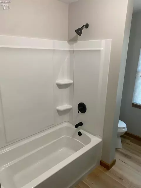 Bath - 5580 E Port Clinton Eastern Rd, Marblehead, OH 43440 photo 2 of 5