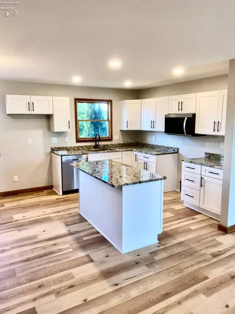 5580 E Port Clinton Eastern Rd, Marblehead, OH 43440