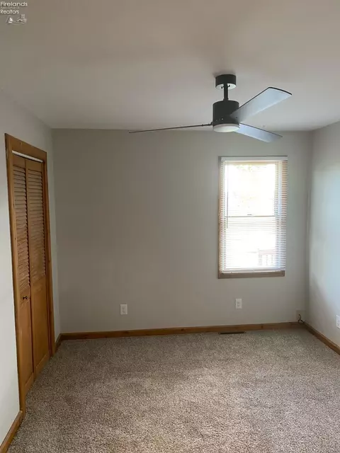 Bedroom - 5580 E Port Clinton Eastern Rd, Marblehead, OH 43440 photo 3 of 5