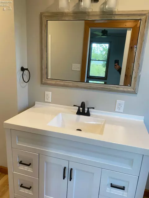Bath - 5580 E Port Clinton Eastern Rd, Marblehead, OH 43440 photo 4 of 5