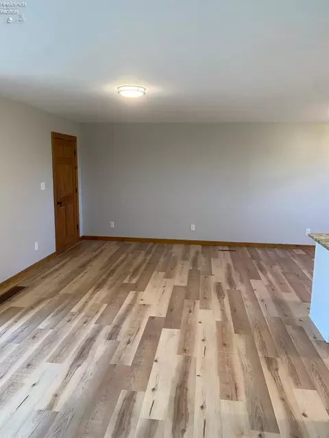 Living - 5580 E Port Clinton Eastern Rd, Marblehead, OH 43440 photo 1 of 1