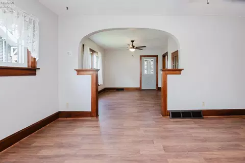 Living - 705 Clark St, Willard, OH 44890 photo 6 of 9