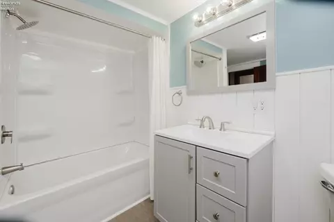 Bath - 705 Clark St, Willard, OH 44890 photo 2 of 4