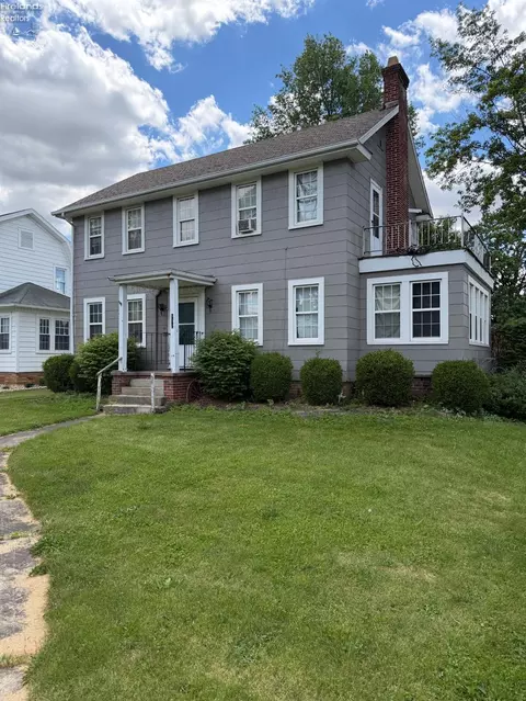 902 S Myrtle Ave, Willard, OH 44890 photo 2