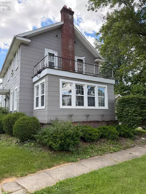 902 S Myrtle Ave, Willard, OH 44890 photo 3