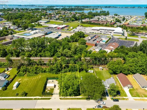 1981 E Oldgate Rd, Sandusky, OH 44870 photo 2