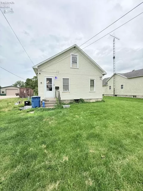 334 N Locust St, Oak Harbor, OH 43449