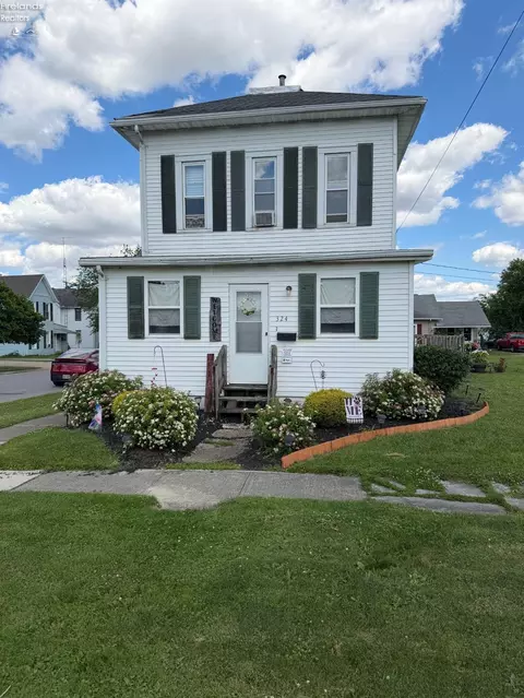 324 Keefer St, Willard, OH 44890