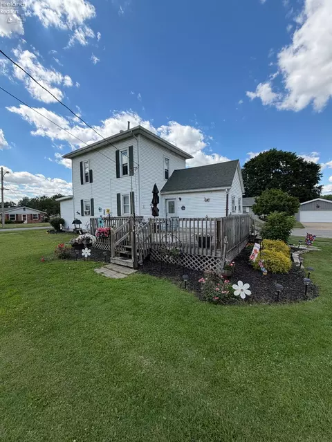 324 Keefer St, Willard, OH 44890 photo 3