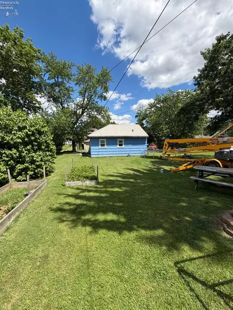 607 S Myrtle Ave, Willard, OH 44890 photo 4