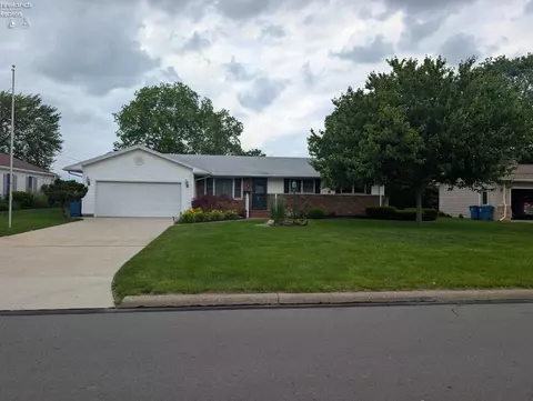415 E 11th St, Port Clinton, OH 43452