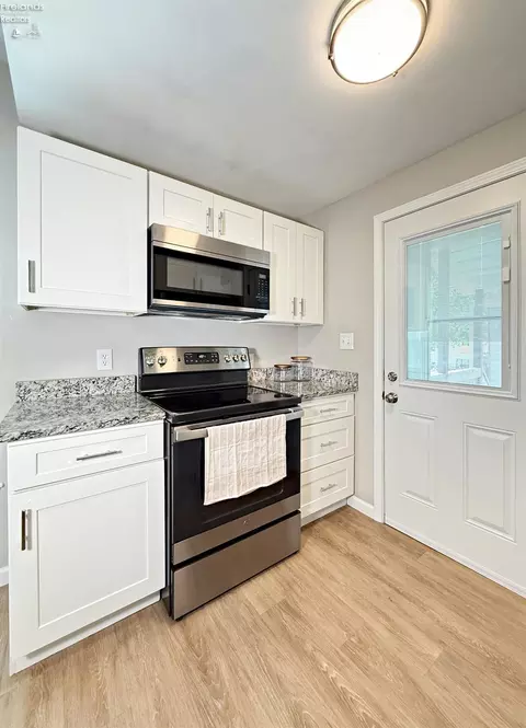 Kitchen - 480 E Perry St, Tiffin, OH 44883 photo 4 of 4
