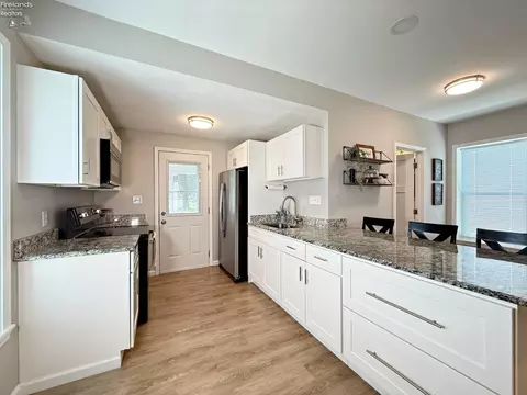 Kitchen - 480 E Perry St, Tiffin, OH 44883 photo 2 of 4
