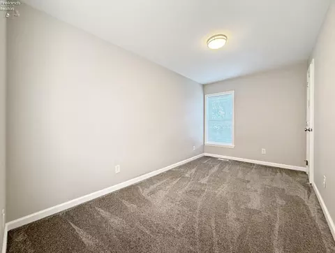 Bedroom - 480 E Perry St, Tiffin, OH 44883 photo 3 of 6