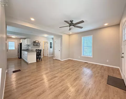 Living - 480 E Perry St, Tiffin, OH 44883 photo 3 of 4