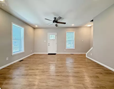 Living - 480 E Perry St, Tiffin, OH 44883 photo 1 of 4