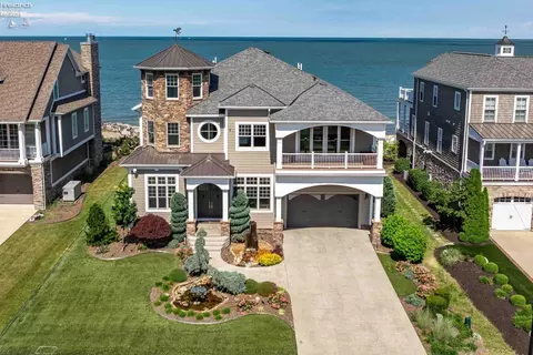 493 Bay Point Blvd, Marblehead, OH 43440