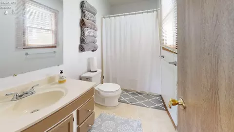 Bath - 938 Tamarack Dr, Willard, OH 44890 photo 4 of 5