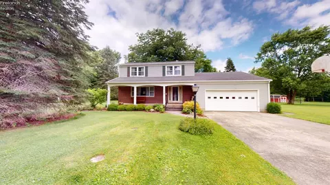 736 Rambo Ln, Fremont, OH 43420