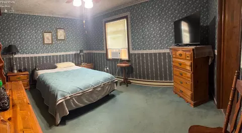 Bedroom - 2865 Neal Zick Rd, Willard, OH 44890 photo 2 of 5