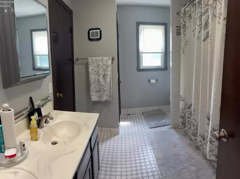 Bath - 2865 Neal Zick Rd, Willard, OH 44890 photo 1 of 2