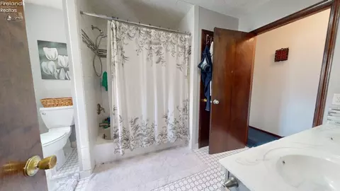 Bath - 2865 Neal Zick Rd, Willard, OH 44890 photo 2 of 2