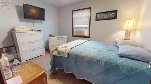 Bedroom - 2865 Neal Zick Rd, Willard, OH 44890 photo 4 of 5