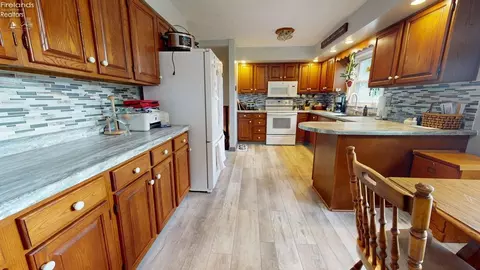 Kitchen - 2865 Neal Zick Rd, Willard, OH 44890 photo 3 of 4