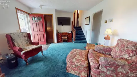 Living - 2865 Neal Zick Rd, Willard, OH 44890 photo 2 of 5