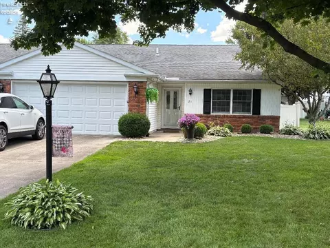 21 Brookview Dr, Fremont, OH 43420